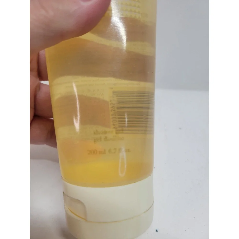 Avon Jet Femme Shower Gel 200ml 6.7 fl.oz Indulgent Body Cleansing Gel Soft Skin